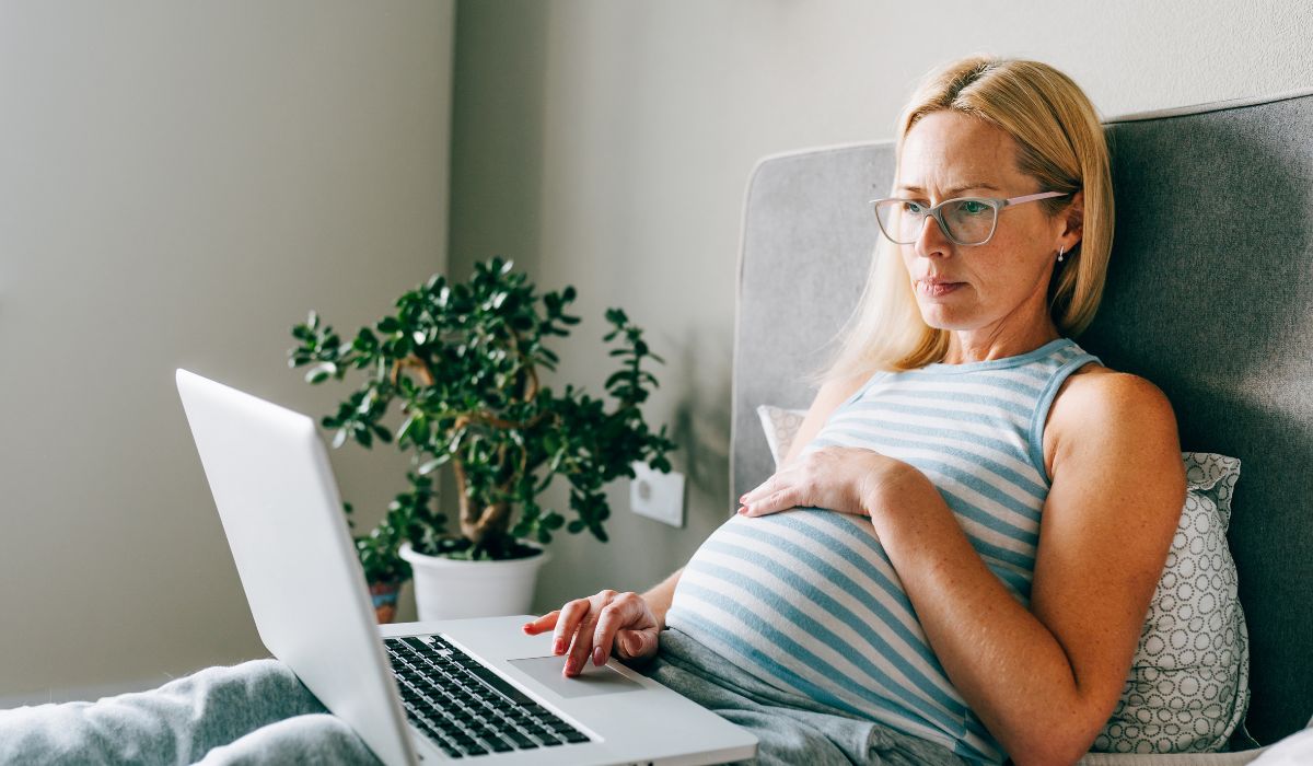 Pregnant woman on her laptop