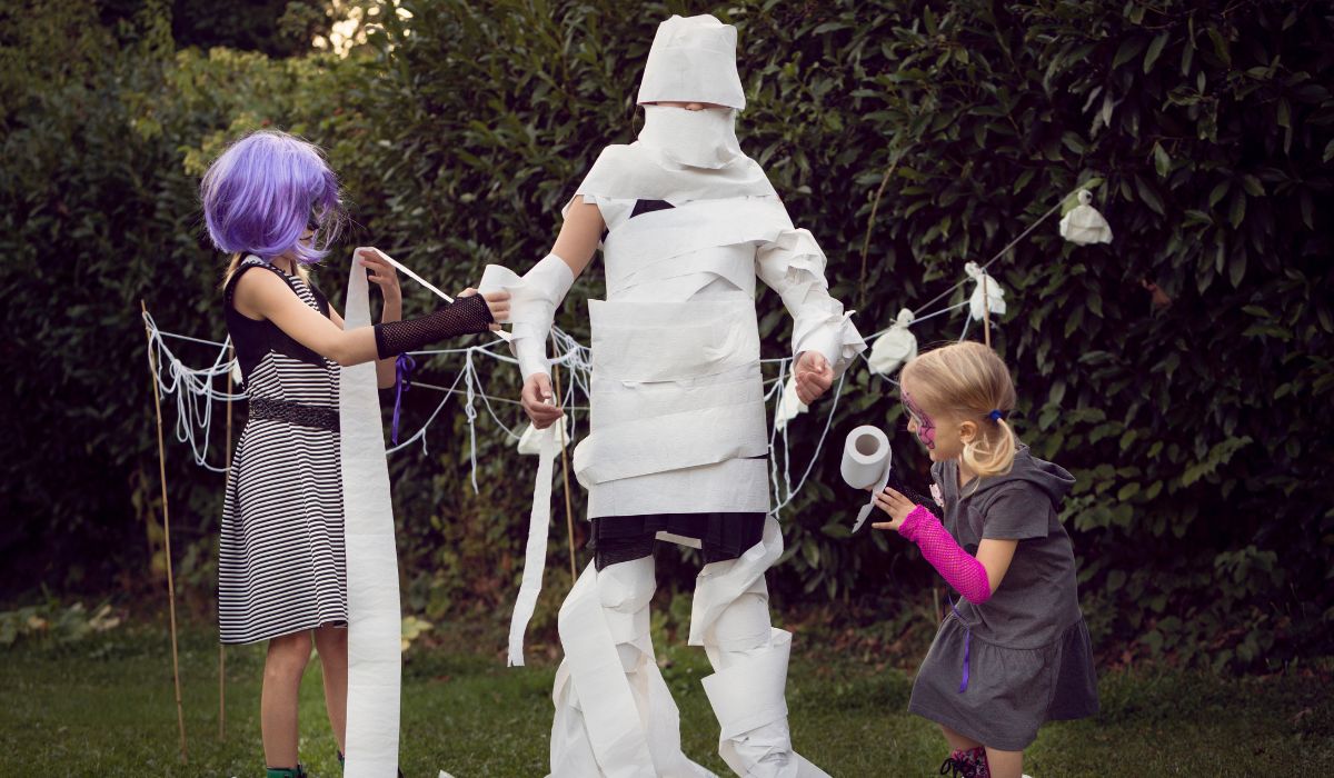 mummy wrap game