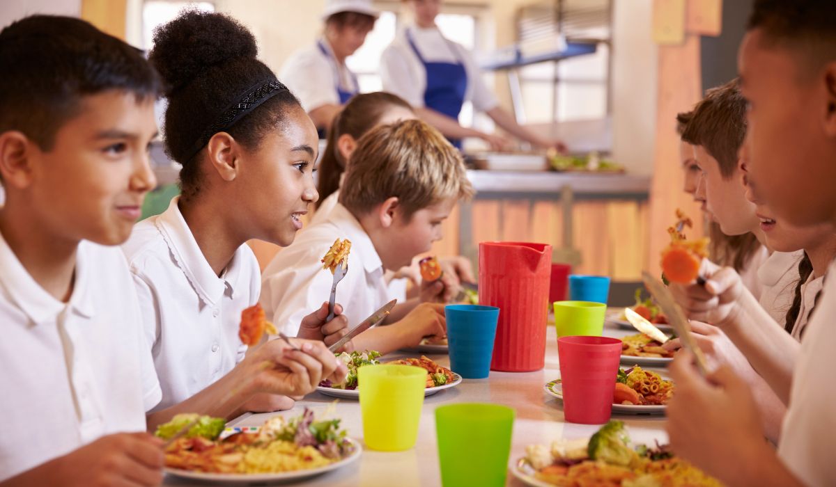 Kids eating at school