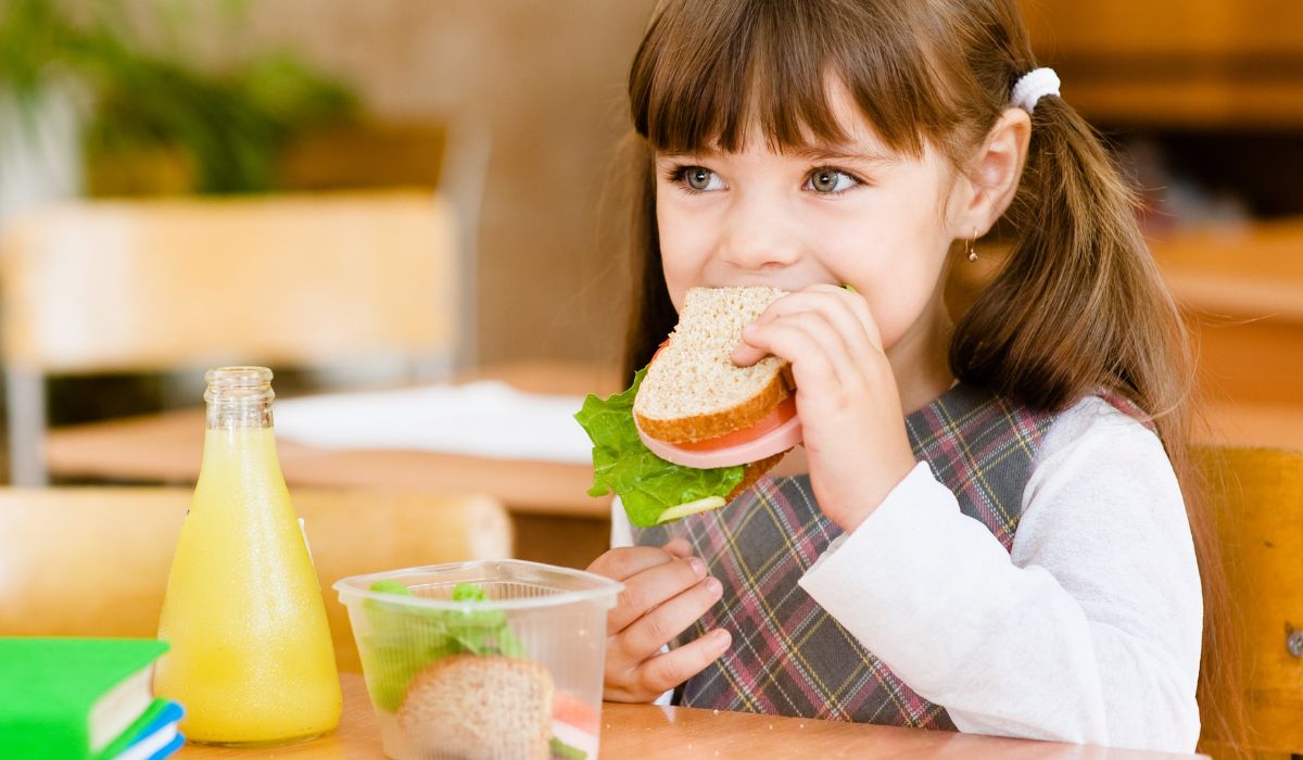 Child lunch in school