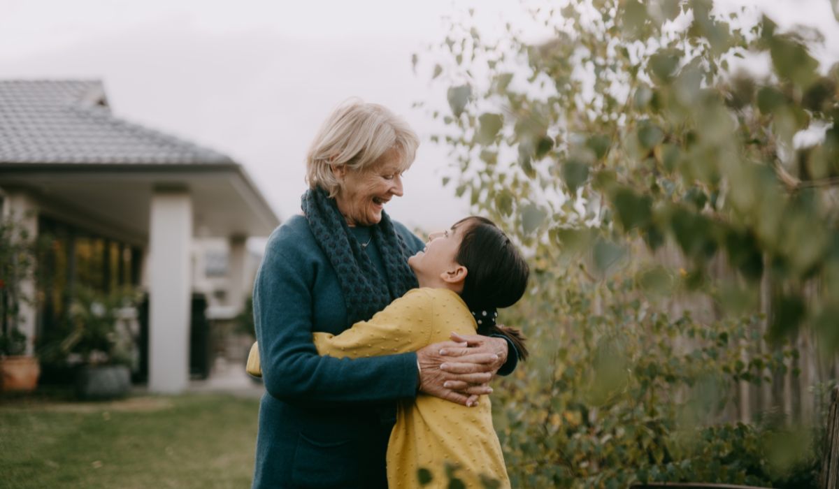 Grandmother and granddaughter (1)