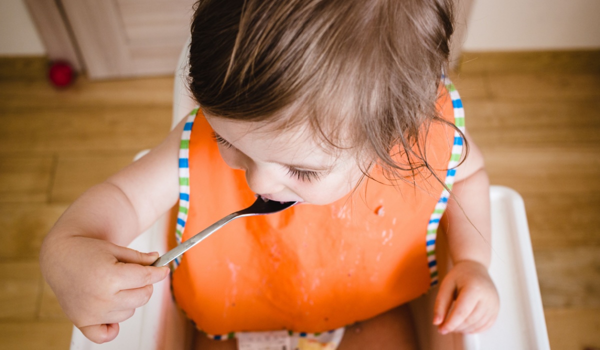 Toddler girl eating
