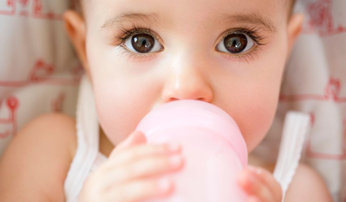 Baby drinking bottle