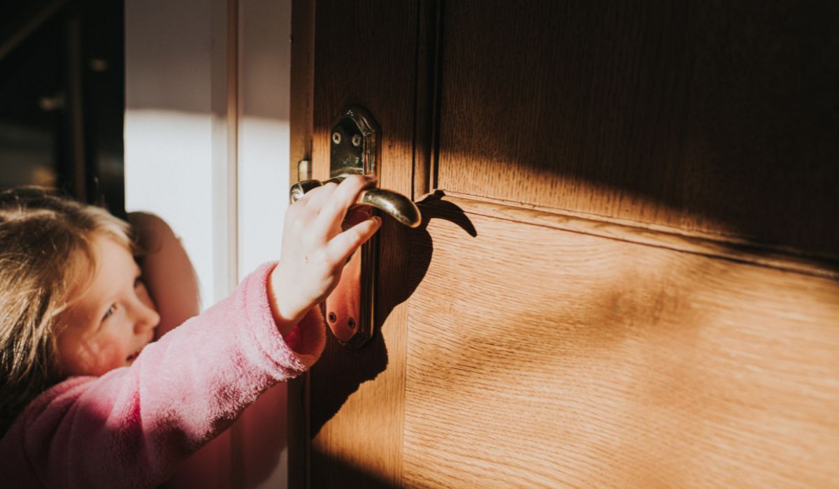 Girl closing bedroom door