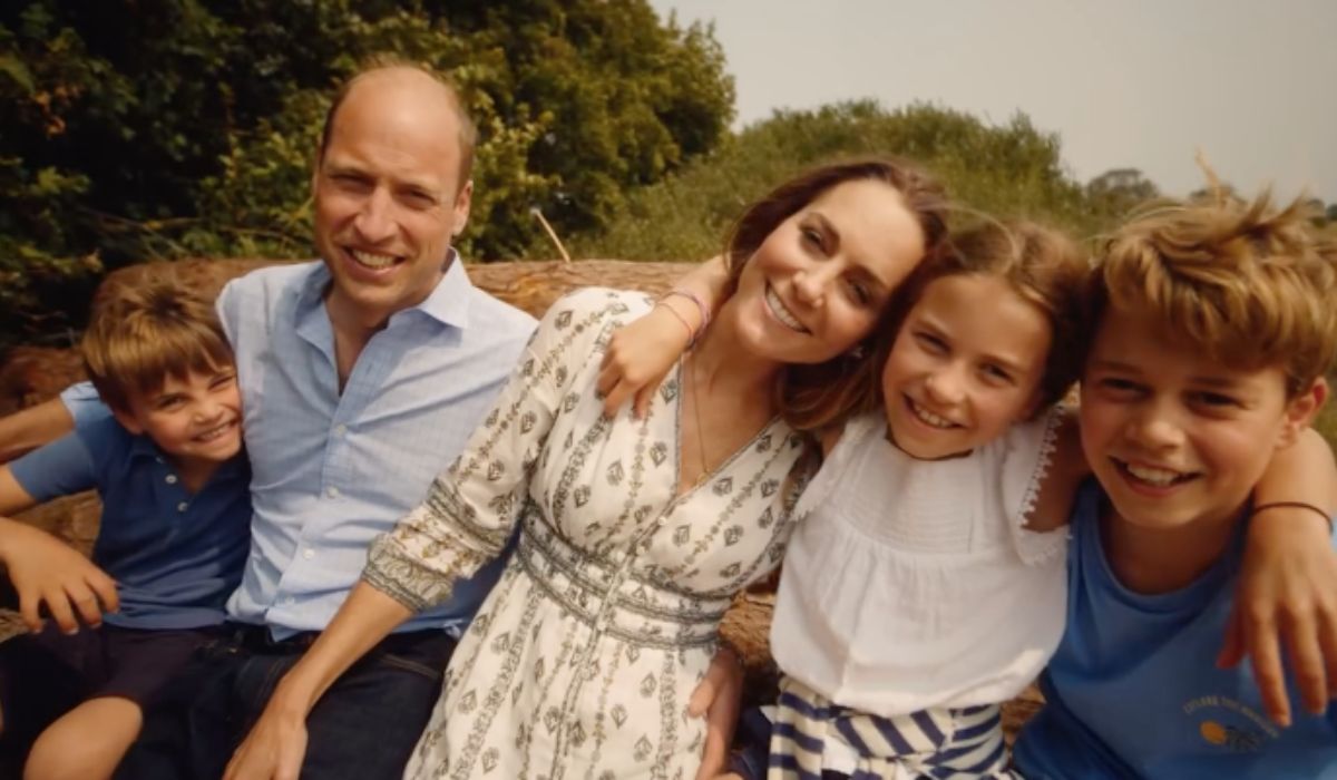 Prince Louis, Prince William, Kate Middleton, Princess Charlotte and Prince George pose together for a royal photo.
