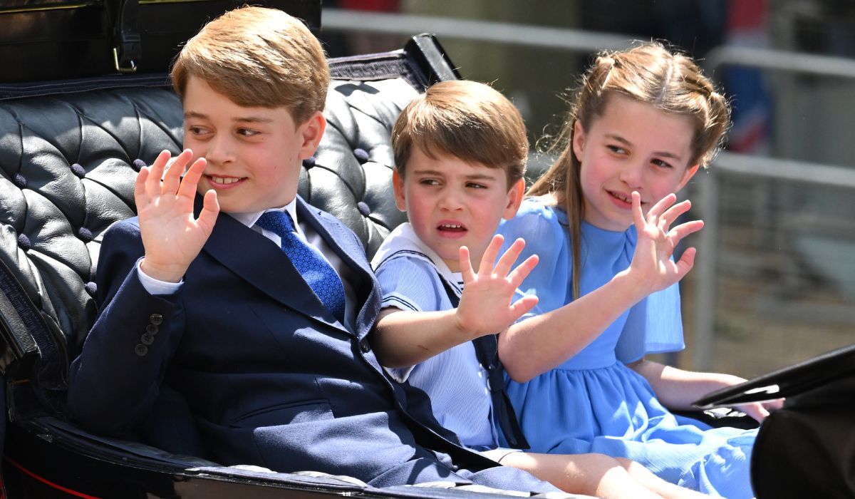 Prince George, Prince Louis and Princess Charlotte riding in a carriage
