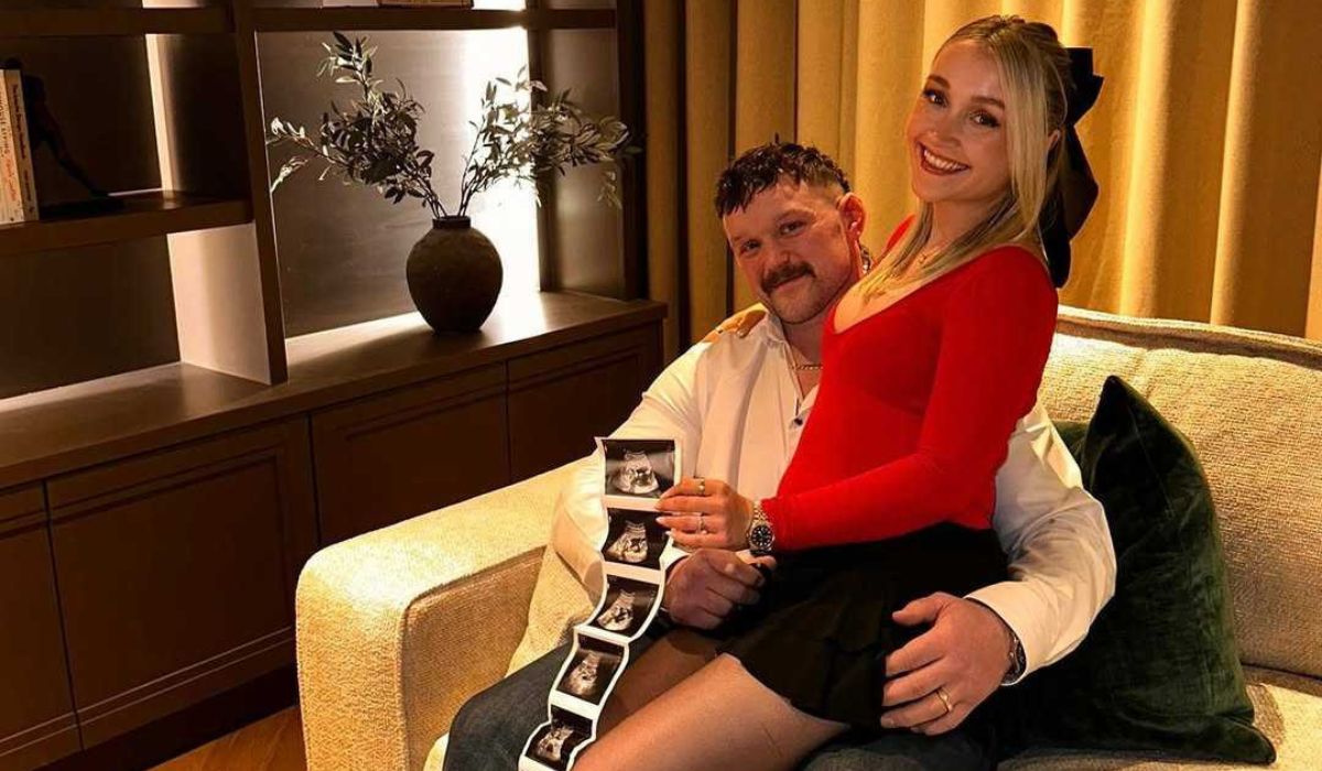Andrew Porter and wife Elaine announce pregnancy news