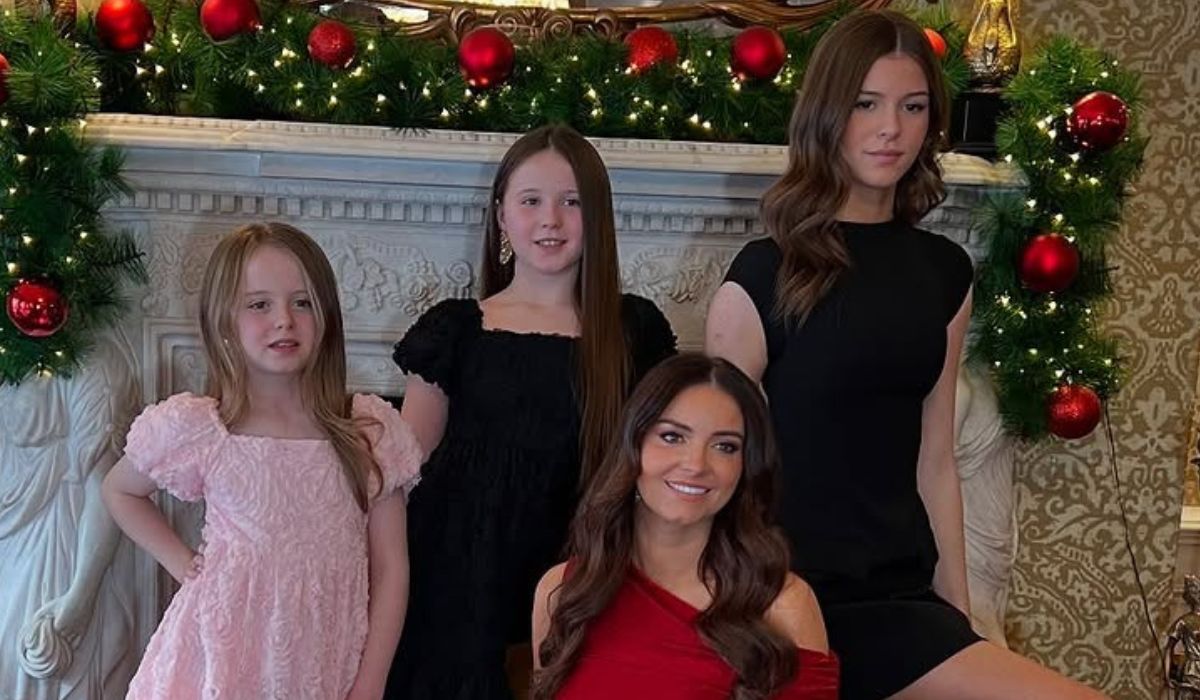 Rachel Gorry and her daughters