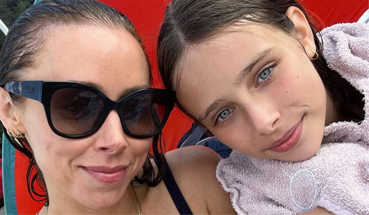 Una Healy and her daughter Aoife Belle in a selfie with wet hair