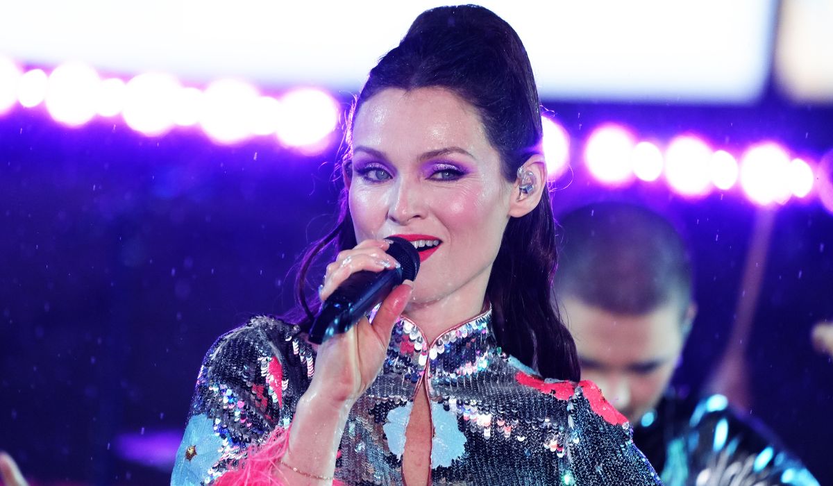 Sophie Ellis-Bextor on stage