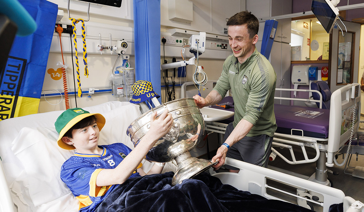 Cody Sheehy (14) from Ballinahinch Co Tipperary with Sam Maguire Cup and player Paul Murphy. Pic: Andres Poveda