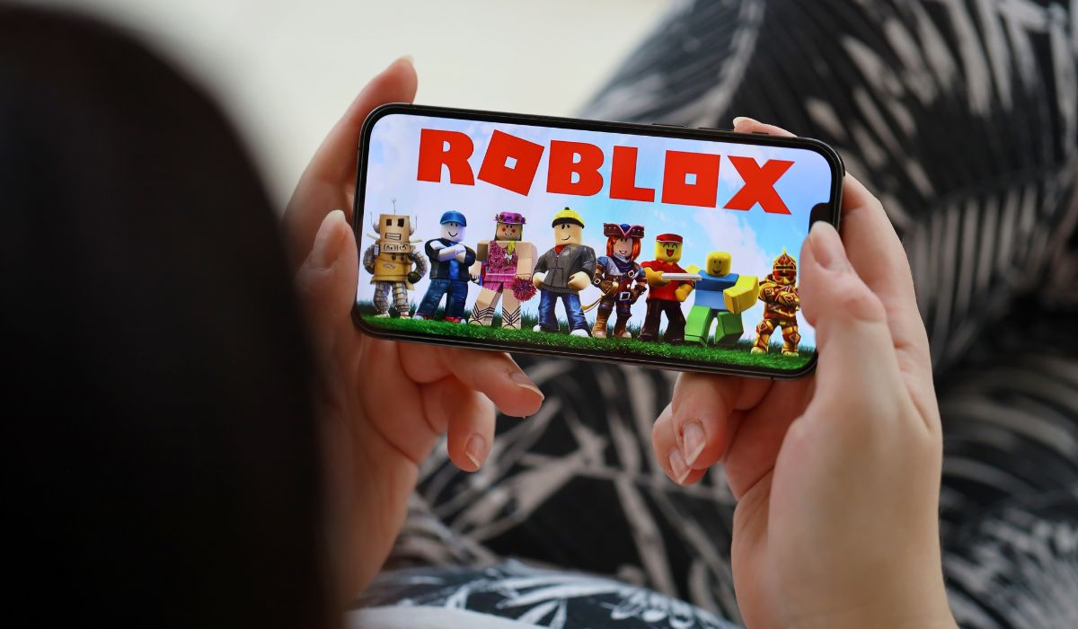 Child playing Roblox