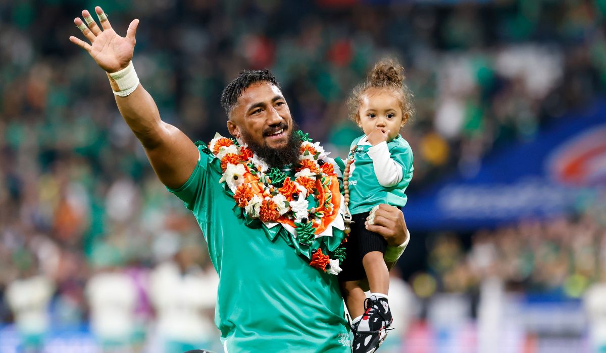 Bundee Aki and his daughter
