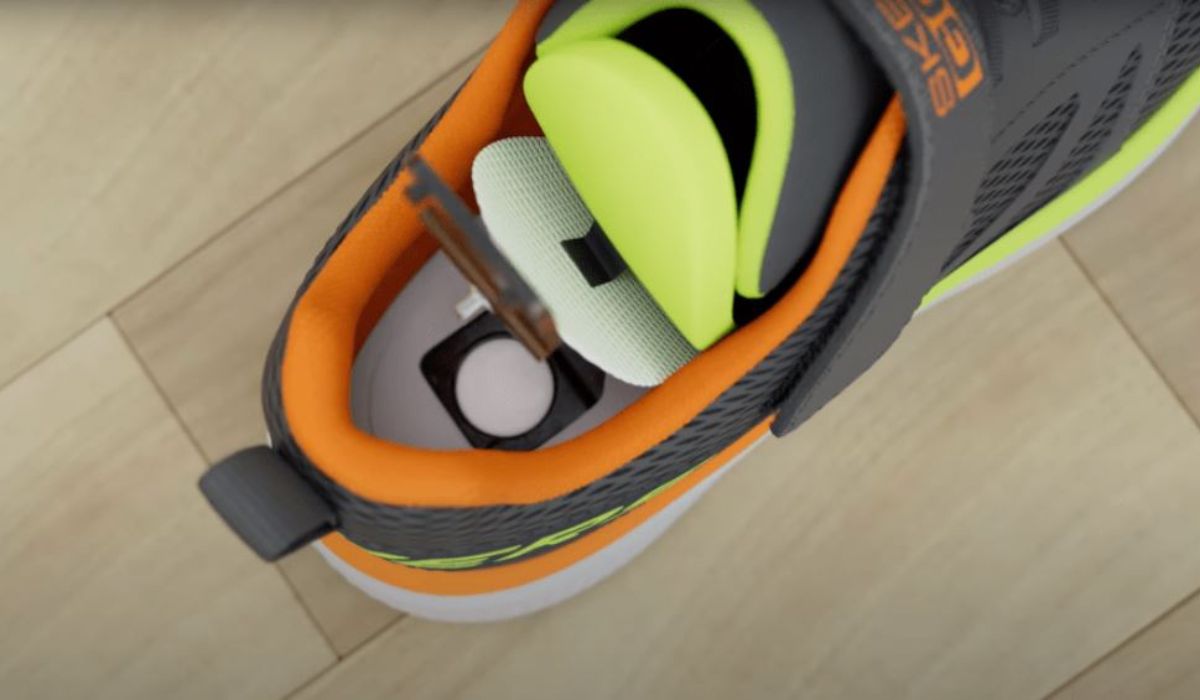 sketchers AirTag trainers