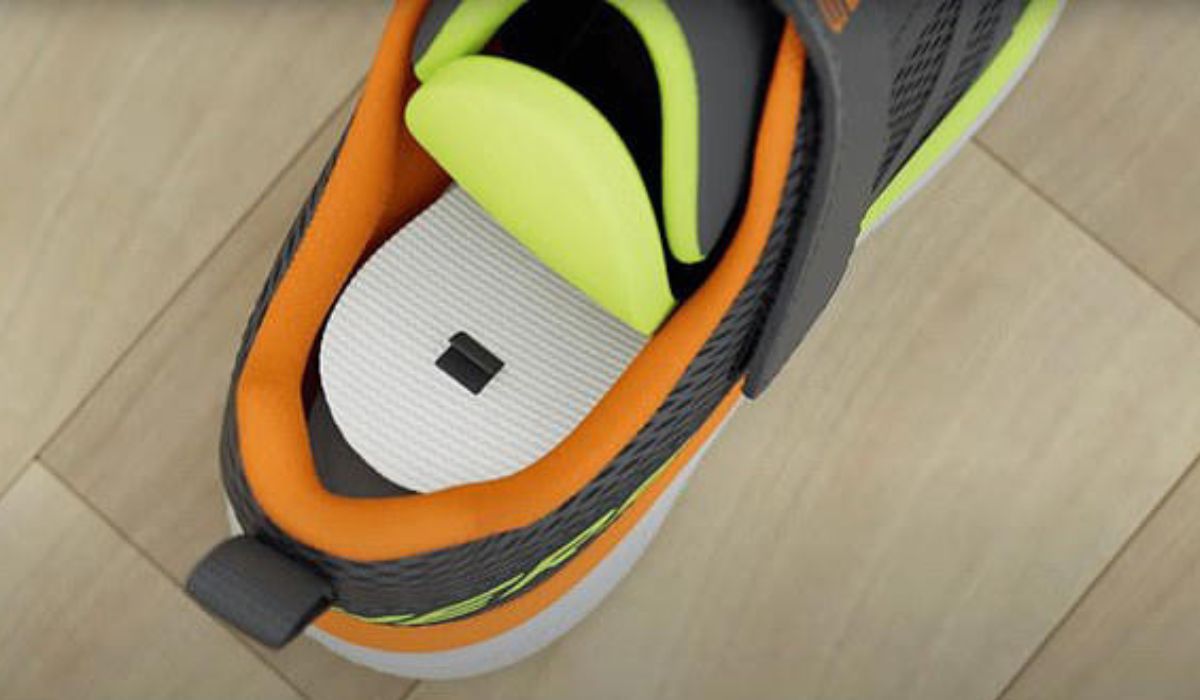 Sketchers AirTag runners