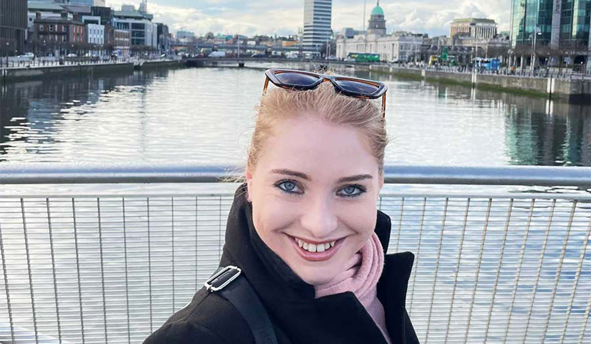 Woman posing on a bridge in Dublin City