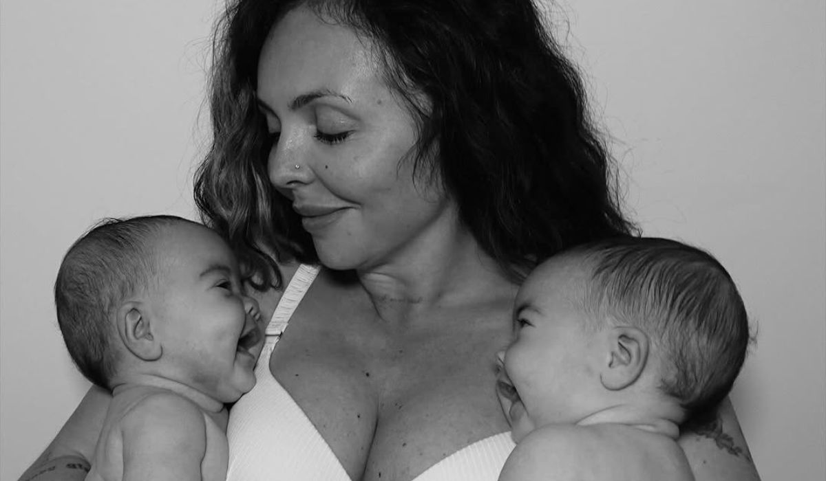 Jesy Nelson with her daughters