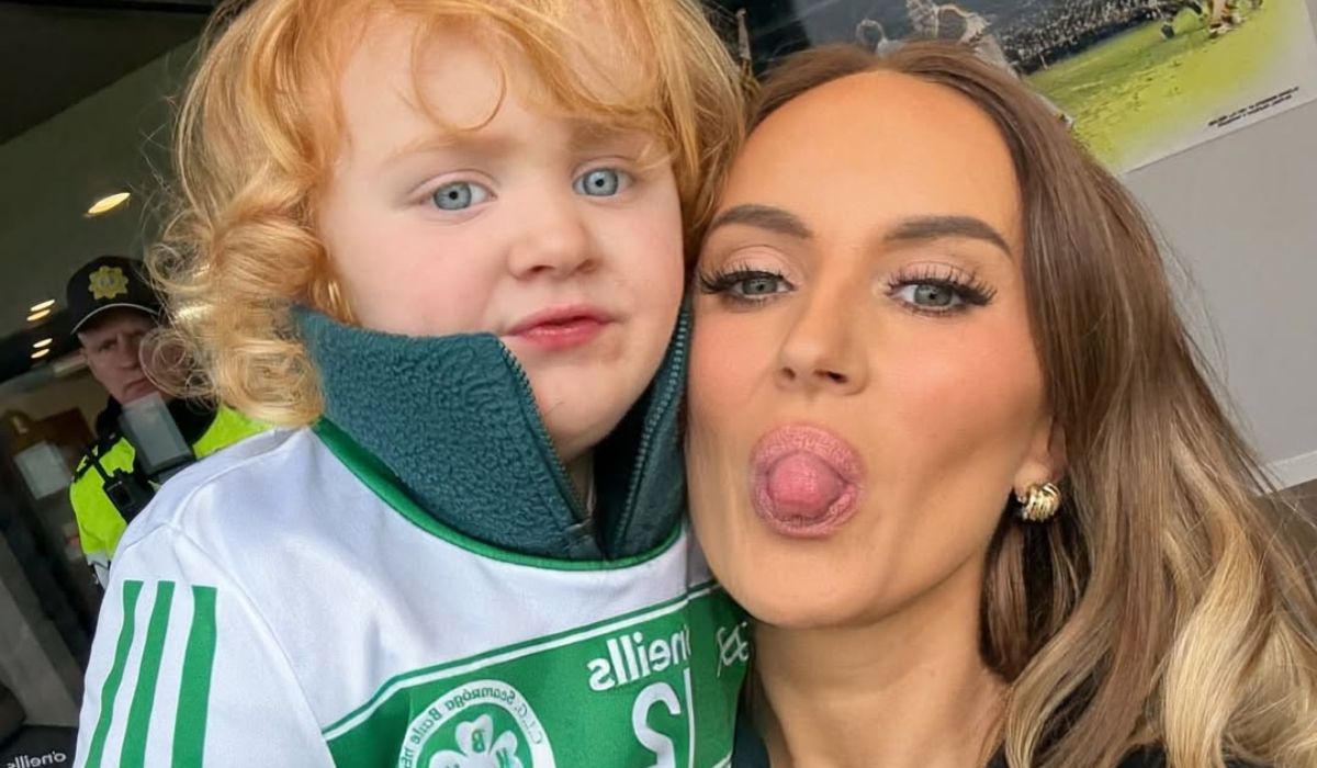 Niamh De Brún and her daughter Harper