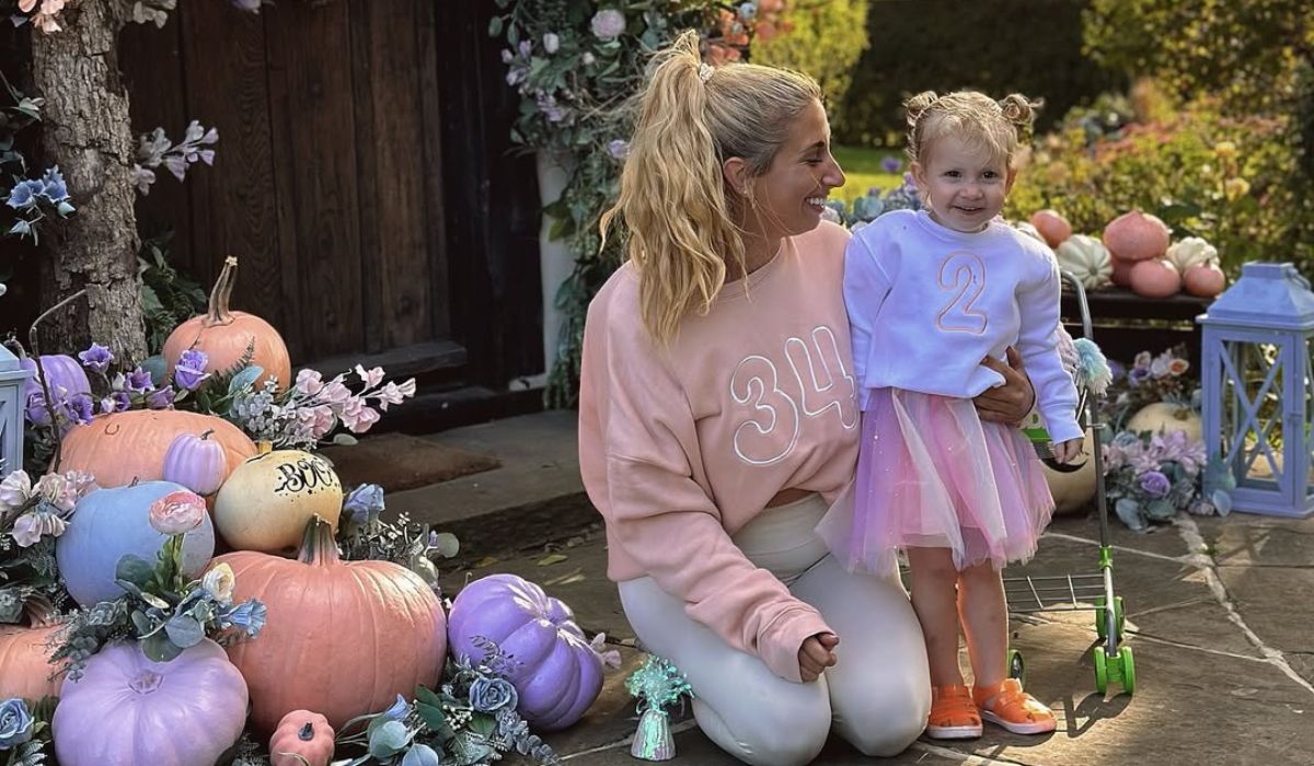 Stacey Solomon and daughter in front of Halloween door in 2023