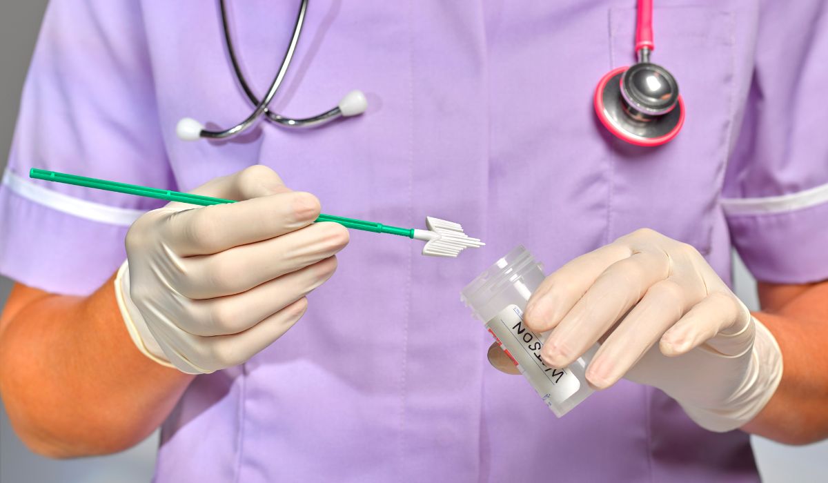 Doctor doing smear test
