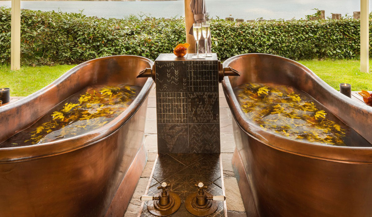 Outdoor baths. Pic: Cliff House Hotel/Instagram