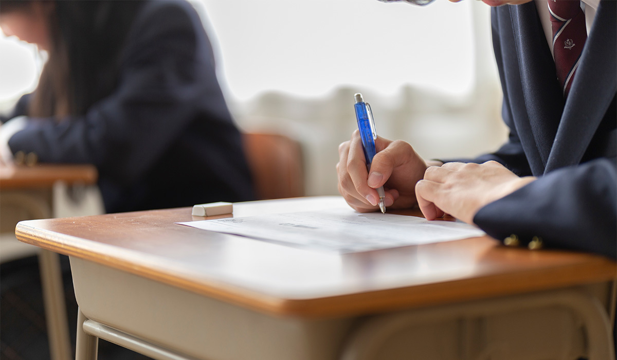 Hands of high school students during the test; Shutterstock ID 2232779173; purchase_order: -; job: -; client: -; other: