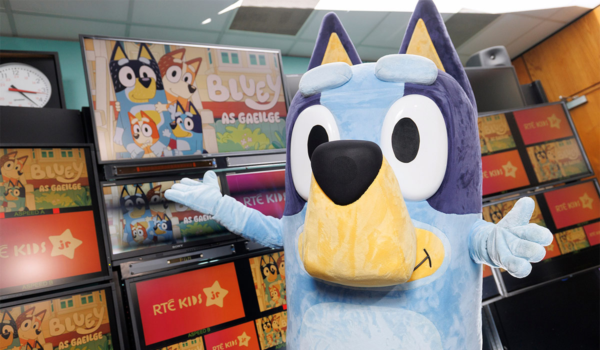 Bluey pictured in RTE TV Studios to announce epidoes of the hit TV series which will be available As Gaeilge from Monday 6th April on RTE Kids Jr and RTE Player. Pic: Conor McCabe