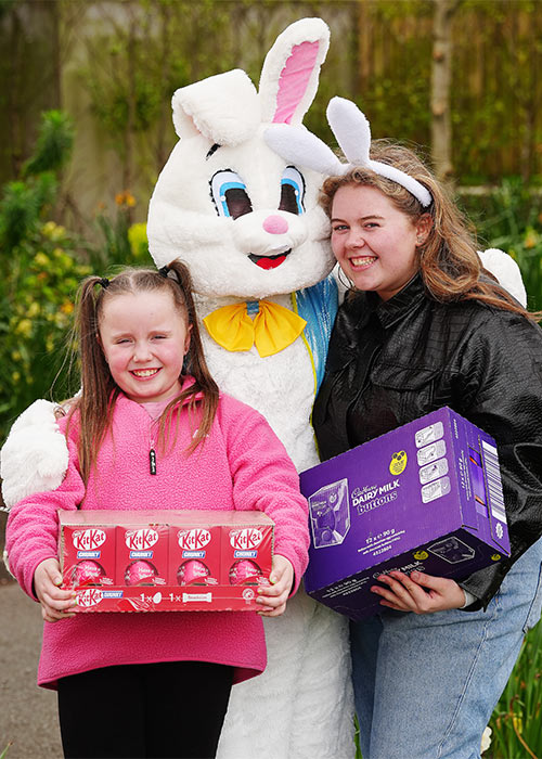 auren Metcalfe, 18, and her nine-year-old sister Ellamay arriving to deliver easter eggs to Our Lady’s Hospice & Care Services, Harold’s Cross, Dublin.