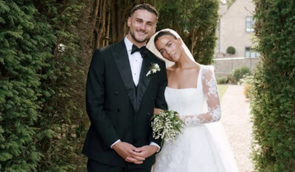 Leah Keane and Taylor Harwood-Bellis on their wedding day. Pic: The Curries Photography