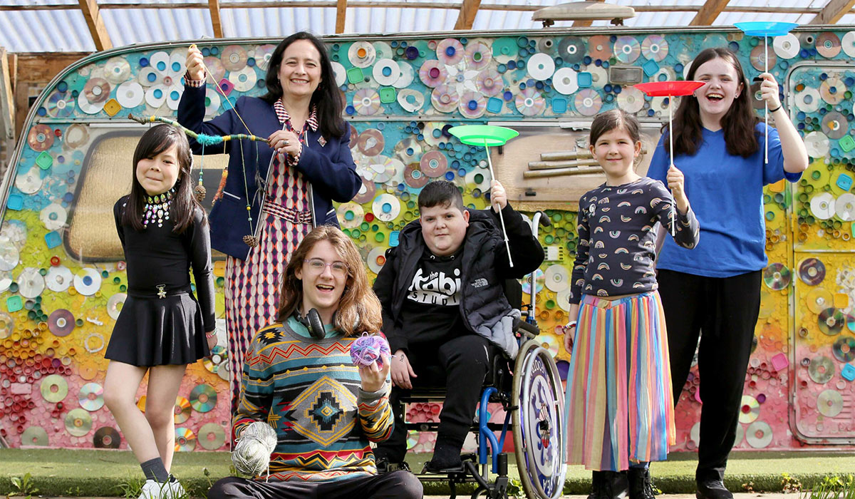 Cruinniú na nÓg 2023 is launched! Minister Catherine Martin met with the Cruinniú na nÓg 2023 ambassadors (from right) Jodie Byrne (14), Sibéal de Spáinn (8), Jamie (the King) Forde (17), Archie Evans (15) and Caterina Chiu Paone (8) at the Mud Island Community Garden to launch a programme of over 500 free creative events for children and young people for Cruinniú na nÓg 2023 that will take place on 10th June 2023 on the island of Ireland. Pic: Mark Stedman