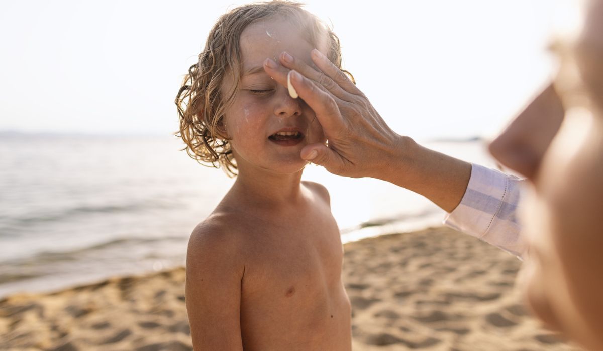 Expert warns about the dangerous sun cream mistake parents make