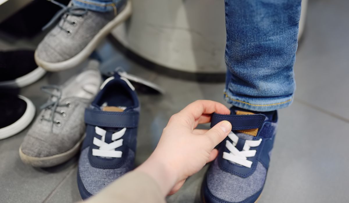 A podiatrist on the one time you should never buy kids new shoes