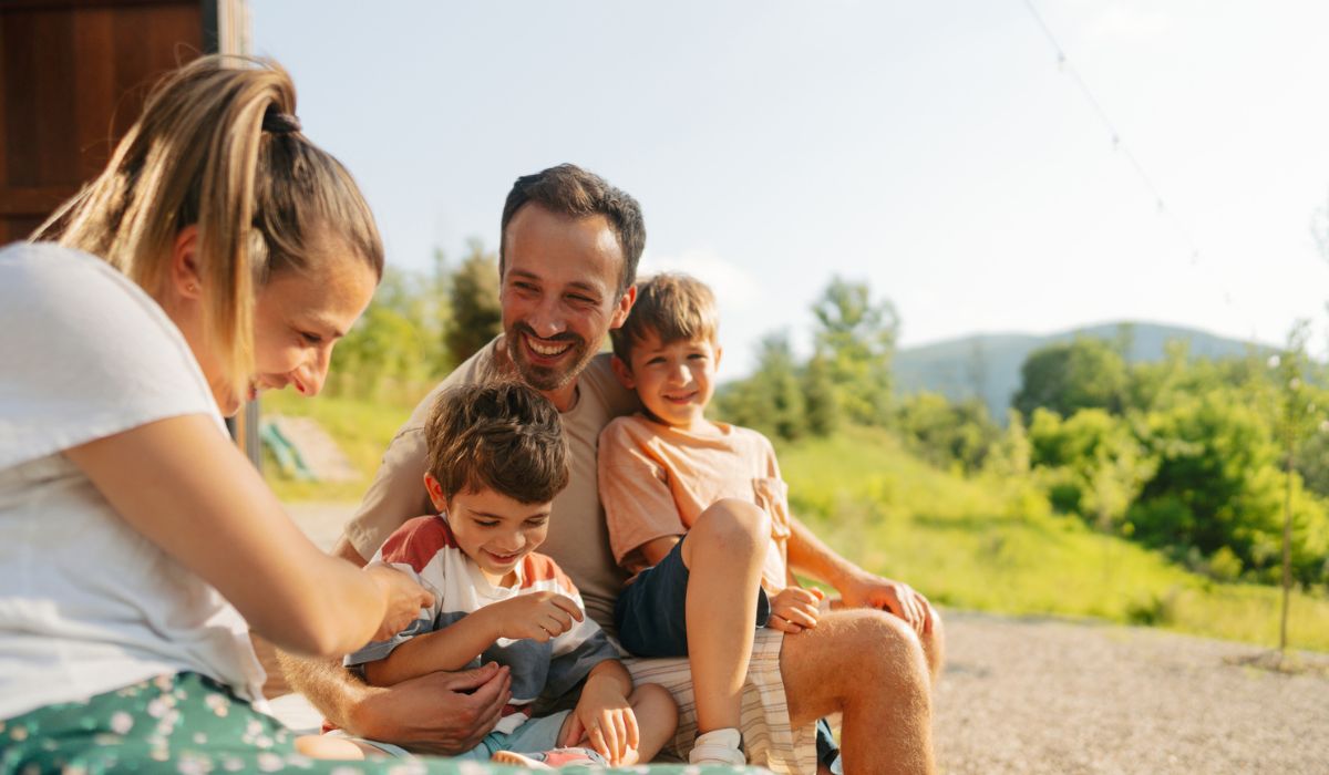 This is the trick to raising happy children, according to a child therapist