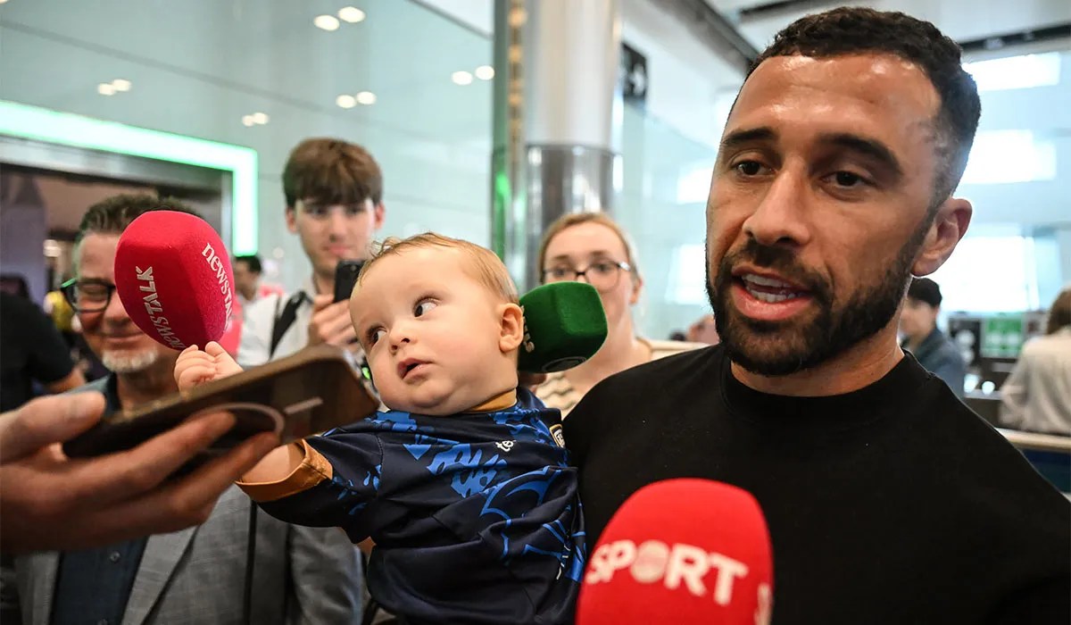 Football hero Roberto 'Pico' Lopes with his eight-month-old son Diego after he arrived at Dublin Airport aboard Aer Lingus flight EI 483 from Lisbon. Pic: Stephen McCarthy/Sportsfile