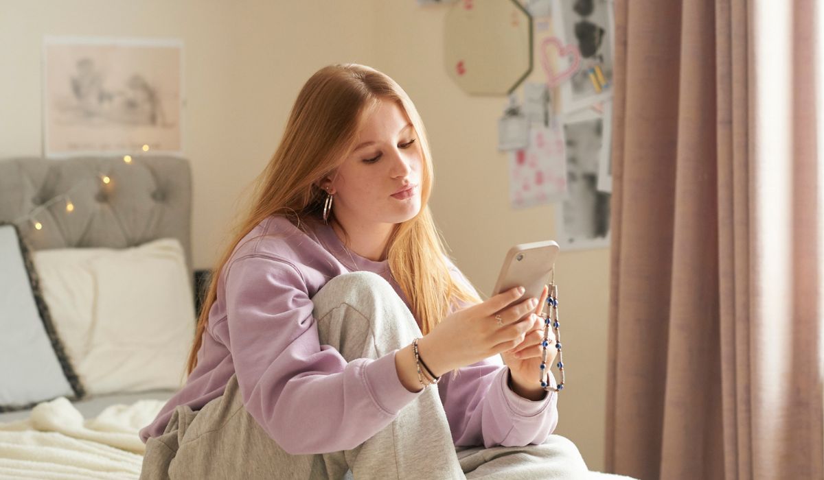 Here's how to know if your teen has popcorn brain
